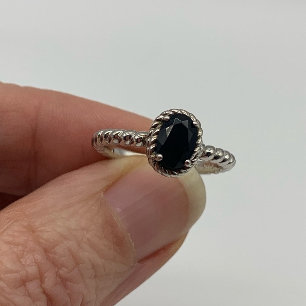 Sterling Silver Black Faceted Rhinestone Ring with Rope Detail Around Stone 7.5